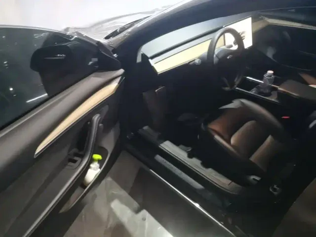 Tesla Model 3 — Фото автомобиля 15