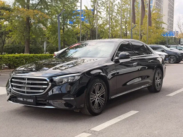 Mercedes-Benz E-Class — Фото автомобиля 11