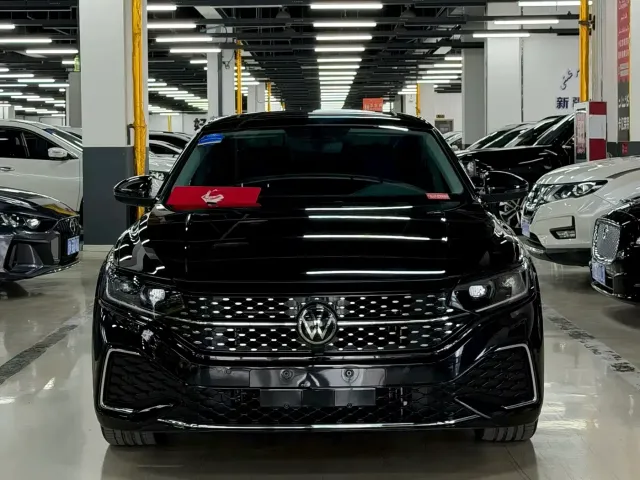 Volkswagen Passat — Фото автомобиля 2