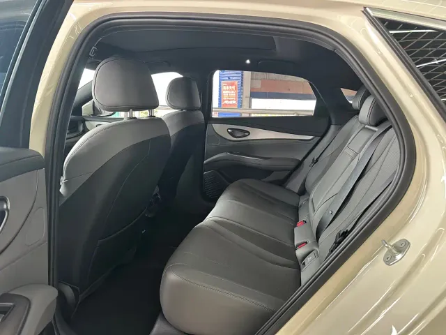 BYD Seal 07 DM-i — Фото автомобиля 17
