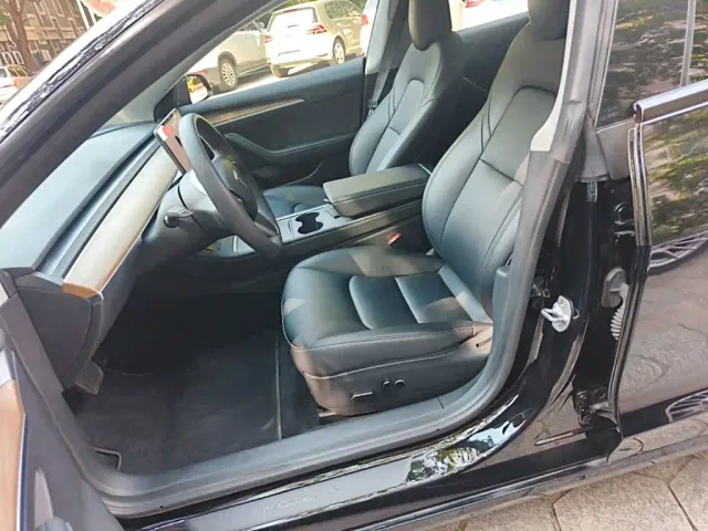 Tesla Model 3 — Фото автомобиля 11