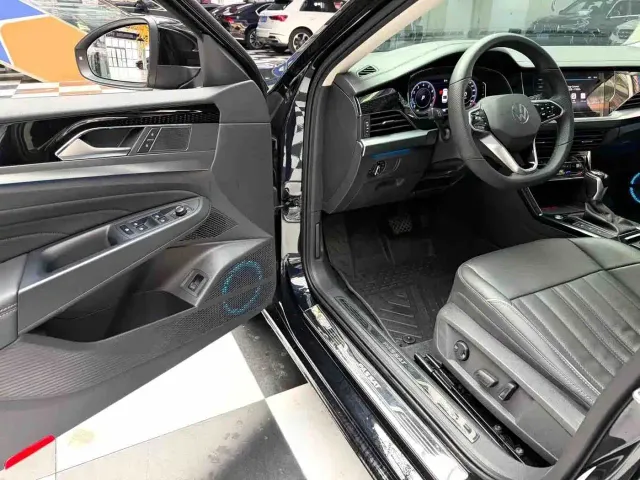 Volkswagen Passat — Фото автомобиля 4