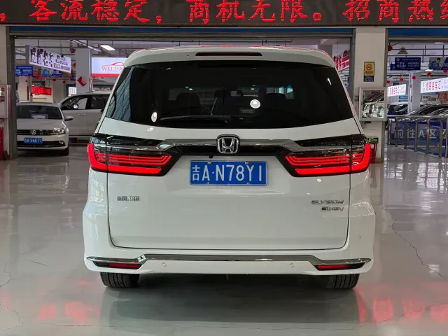 Honda Elysion — Фото автомобиля 8