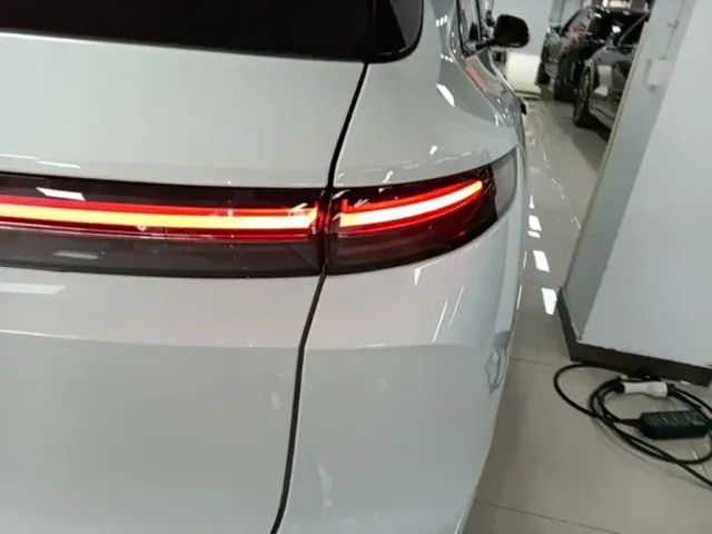 Li Auto L7 — Фото автомобиля 7