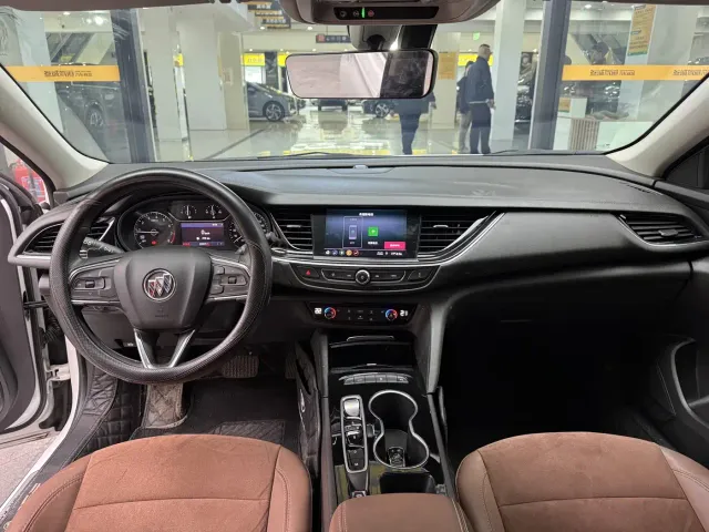 Buick Regal — Фото автомобиля 10