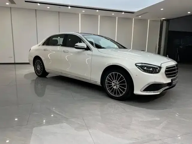 Mercedes-Benz E-Class — Фото автомобиля 3