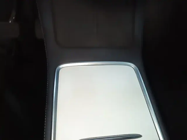 Tesla Model Y — Фото автомобиля 13
