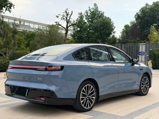 Leapmotor B01 — Фото автомобиля 10