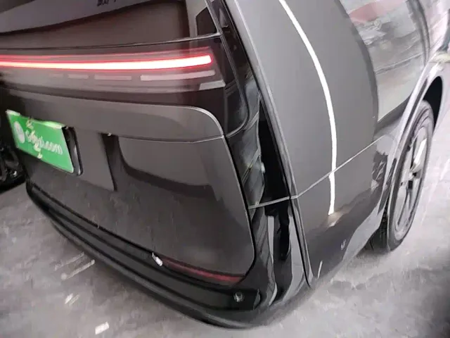 Li Auto MEGA — Фото автомобиля 7