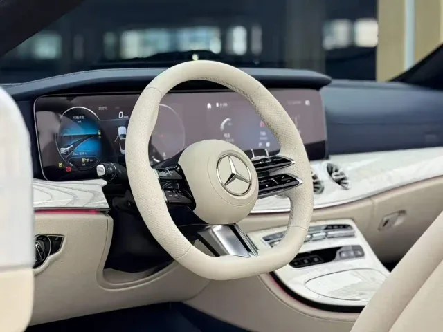 Mercedes-Benz E-Class — Фото автомобиля 3