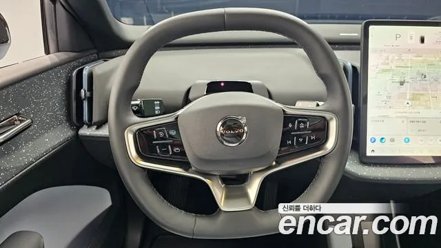 Volvo EX30 — Фото автомобиля 12