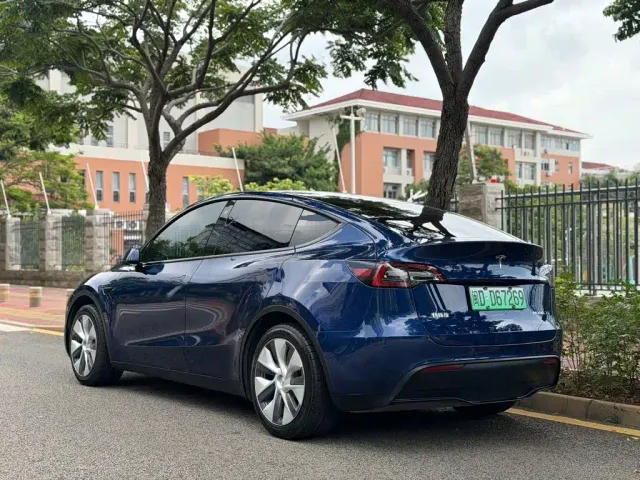 Tesla Model Y — Фото автомобиля 5
