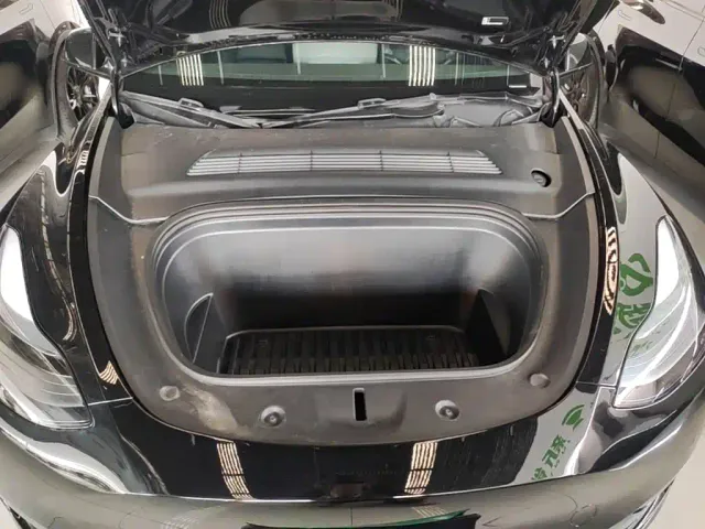 Tesla Model Y — Фото автомобиля 19
