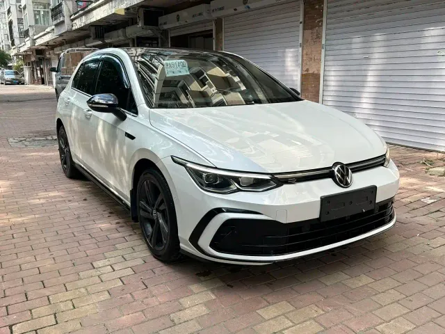 Volkswagen Golf — Фото автомобиля 3
