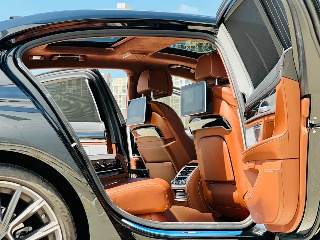 BMW 7 Series — Фото автомобиля 7