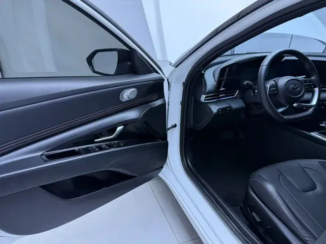 Hyundai Elantra — Фото автомобиля 8
