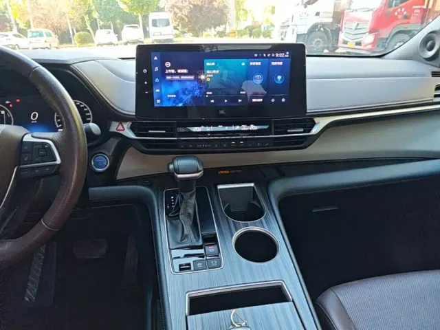 Toyota Granvia — Фото автомобиля 12
