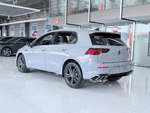 Volkswagen Golf — Фото автомобиля 16
