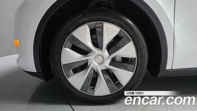 Tesla Model Y — Фото автомобиля 4