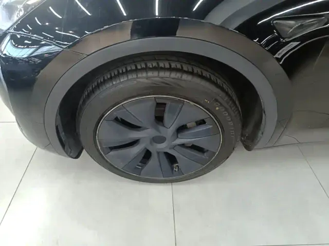 Tesla Model Y — Фото автомобиля 22