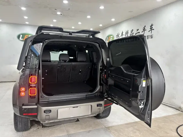 Land Rover Defender — Фото автомобиля 28