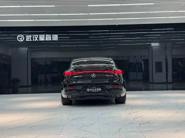 Mercedes-Benz EQE AMG — Фото автомобиля 4