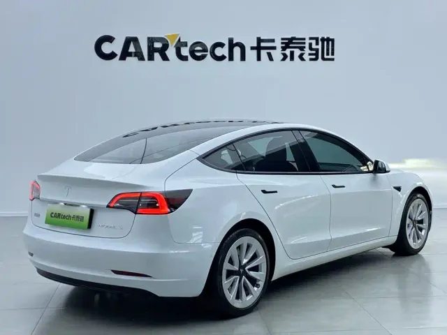 Tesla Model 3 — Фото автомобиля 13