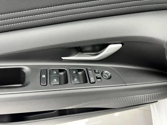 Hyundai Elantra — Фото автомобиля 20