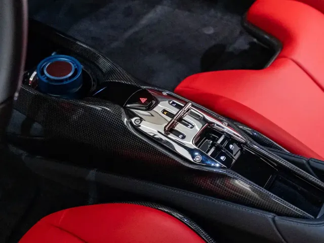 Ferrari SF90 — Фото автомобиля 11