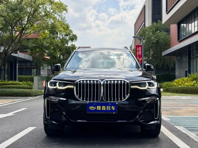 BMW X7 — Фото автомобиля 2
