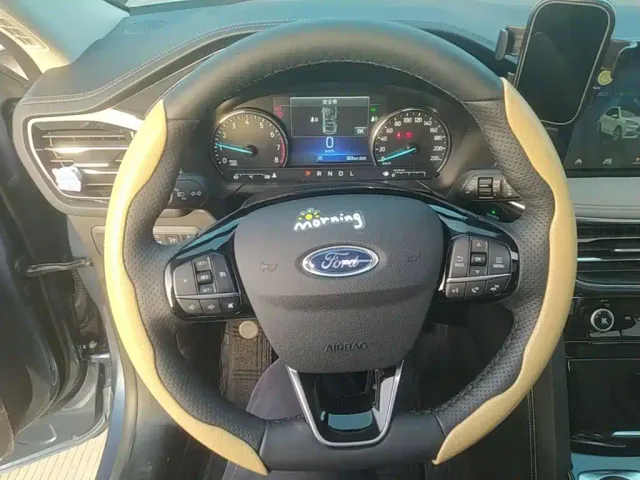 Ford Escape — Фото автомобиля 6