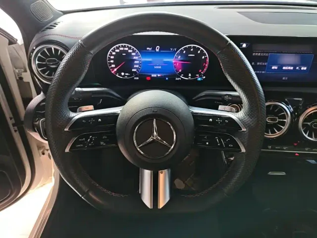 Mercedes-Benz A-Class — Фото автомобиля 10