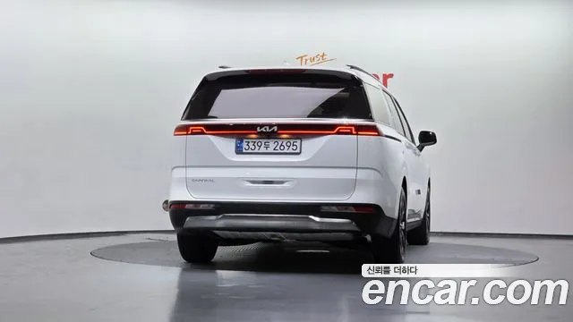 Kia Canival — Фото автомобиля 4