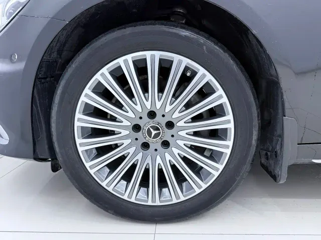Mercedes-Benz E-Class — Фото автомобиля 18