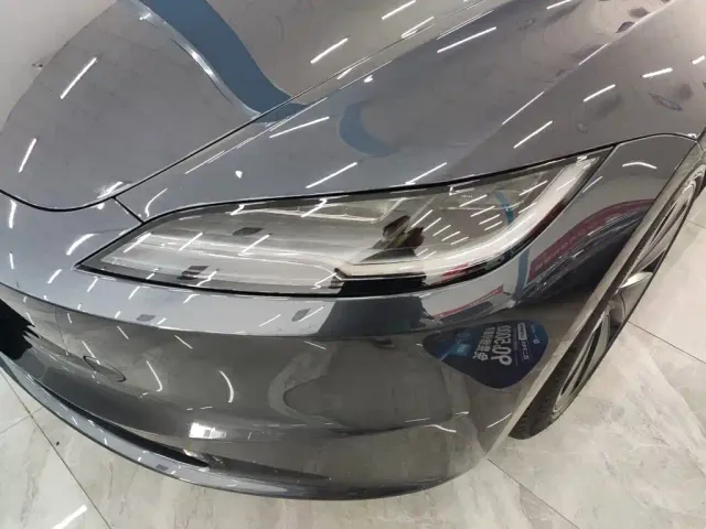 Tesla Model 3 — Фото автомобиля 23