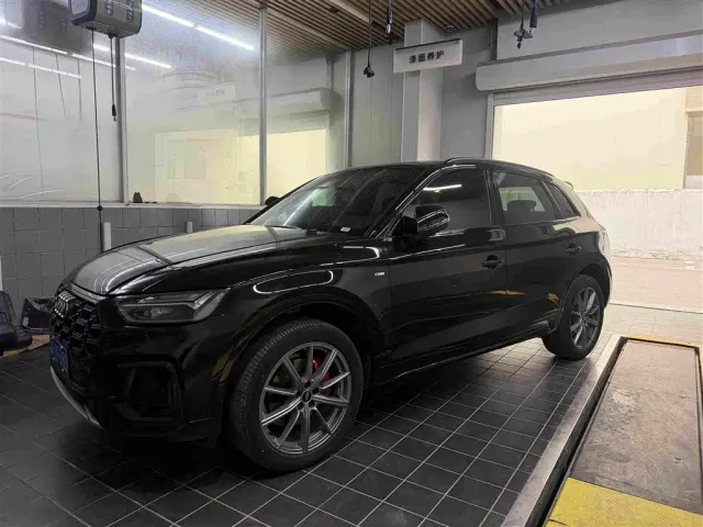 Фотография автомобиля — Audi Q5L