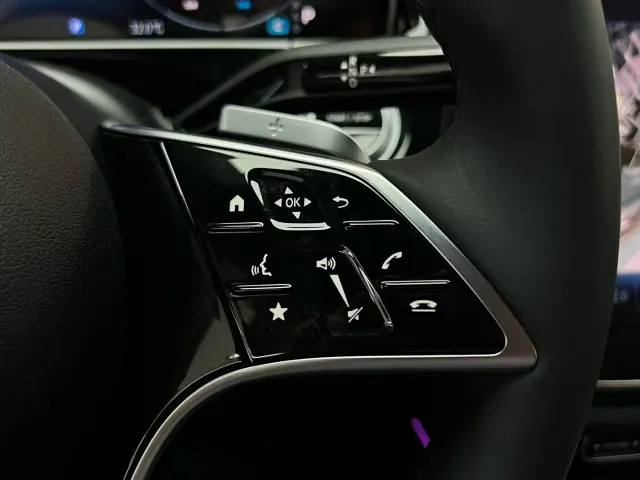 Mercedes-Benz E-Class — Фото автомобиля 23