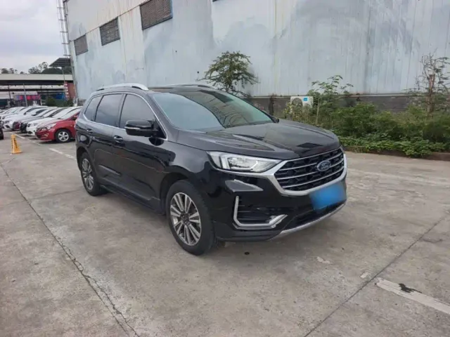 Ford Edge — Фото автомобиля 3