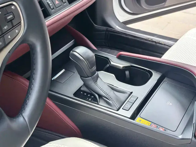 Lexus ES — Фото автомобиля 18