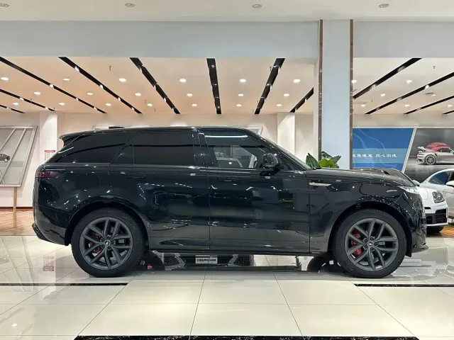 Land Rover Range Rover Sport 2025 400PS Dynamic SE — Фото автомобиля 4