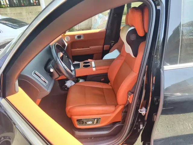 Li Auto L8 — Фото автомобиля 11