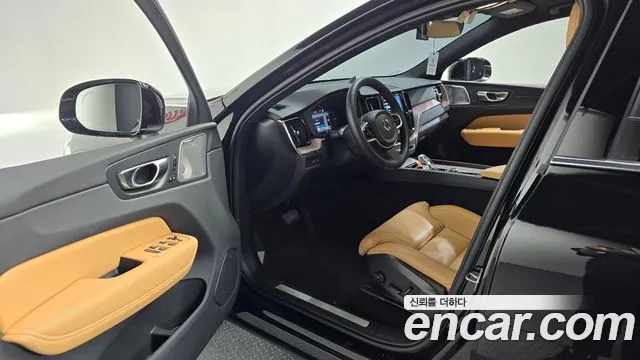 Вольво XC60 — Фото автомобиля 10