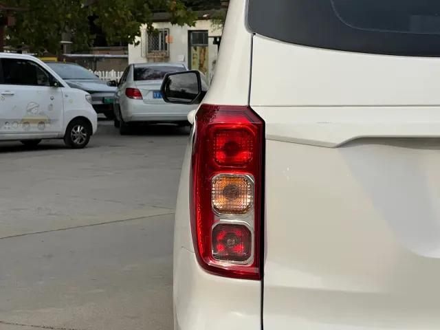 Wuling Hongguang — Фото автомобиля 8