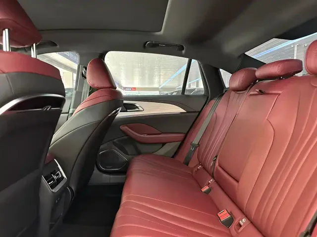 Hongqi H5 — Фото автомобиля 9