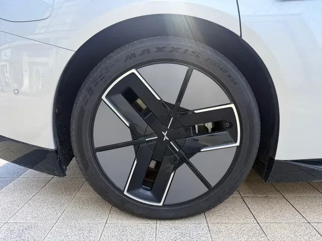 Xpeng P7 — Фото автомобиля 12