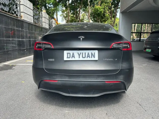 Tesla Model Y — Фото автомобиля 11