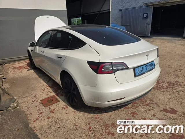 Tesla Model 3 — Фото автомобиля 4