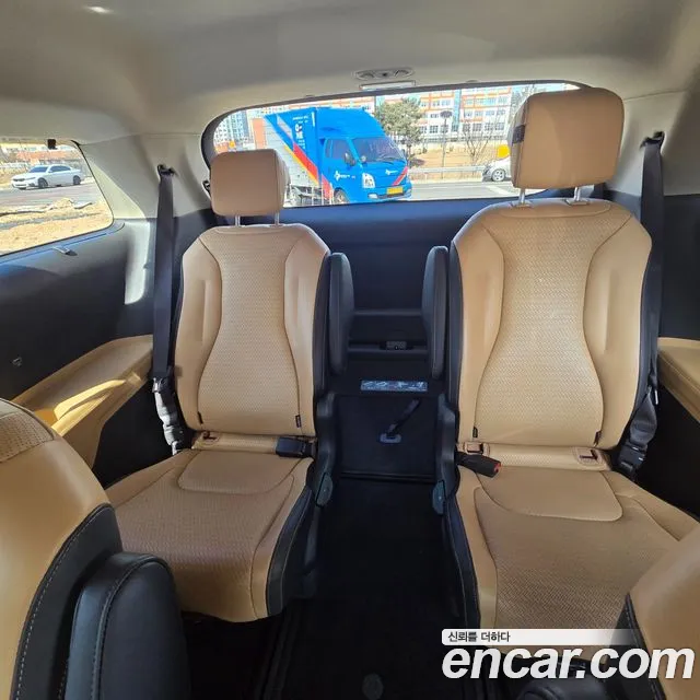 Kia Carnival Generation 4 — Фото автомобиля 10