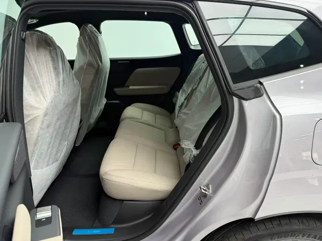 Volvo XC70 Plug-in Hybrid — Фото автомобиля 15