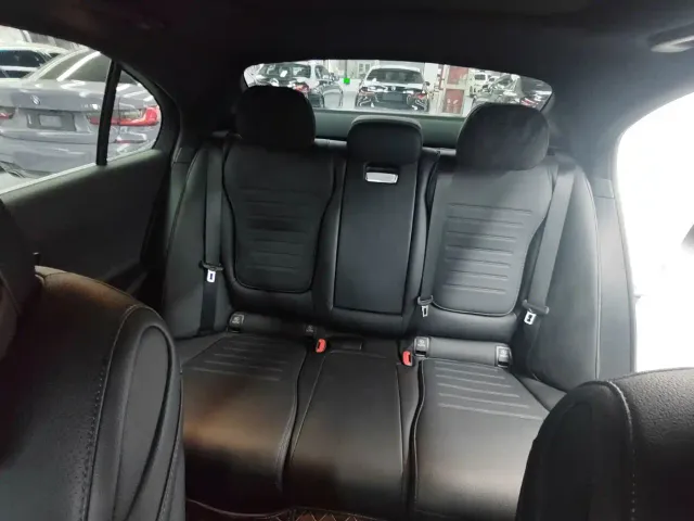 Mercedes-Benz C-Class — Фото автомобиля 12